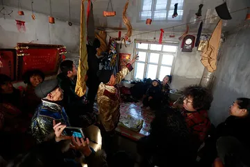 Xibo "Xili Mom" believes in customs: a long rope1