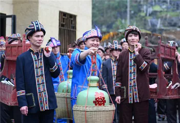Gorgeous traditional Mulao wedding customs3