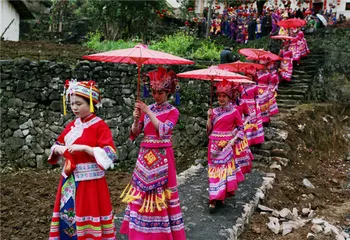 Gorgeous traditional Mulao wedding customs5