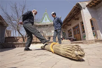 Dongxiang nationality felt rolling skills