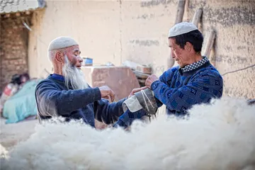 Dongxiang nationality felt rolling skills3