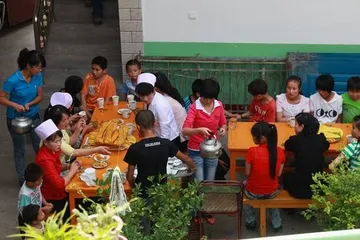 What are the wedding customs of Dongxiang people?2