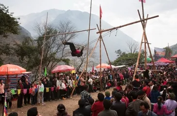 What are the customs of the Lisu traditional festivals?1