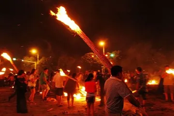 What are the customs of the Lisu traditional festivals?4