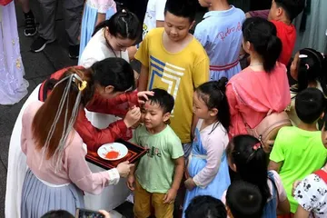 The four major traditional folk festivals in China: What are the traditional customs activities of the Dragon Boat Festival?8