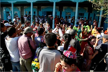 Unique Uyghur wedding customs1