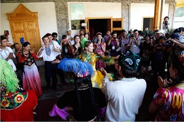 Unique Uyghur wedding customs3