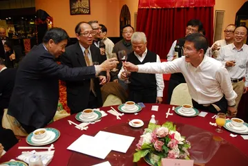 The etiquette of China people on the wine table3
