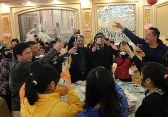The etiquette of China people on the wine table5