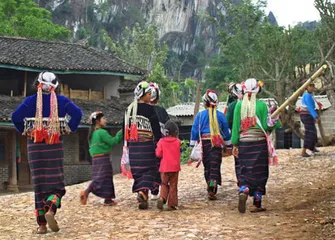 The living customs of the De 