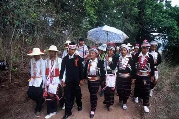 The living customs of the De 