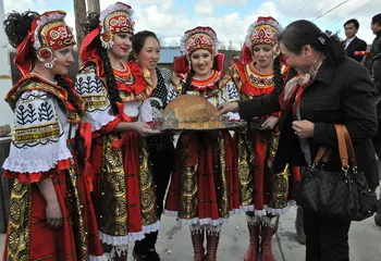 Folk customs of Russia in China2