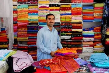 Traditional Indian custom: Beautiful women should not show their legs when wearing clothes4