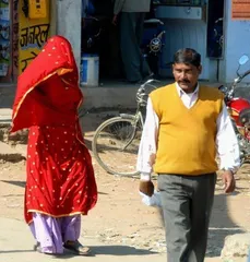 Traditional Indian custom: Beautiful women should not show their legs when wearing clothes7