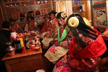 The customs and habits of the Menba people2