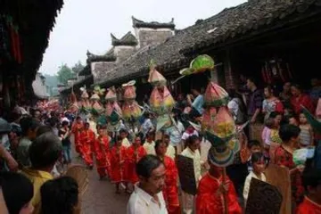 What are the folk customs of Wuzhen, an ancient town in Jiangnan in China1