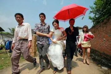 Traditional marriage custom in Sichuan: crying for marriage3