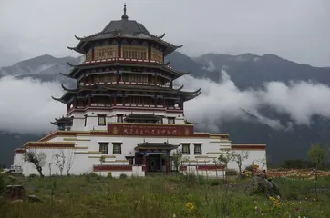 Traditional customs of the Lhoba people16