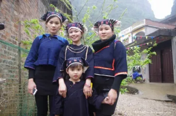 What are the customs and habits of the Zhuang nationality?1