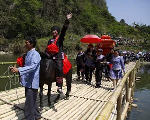 What are the customs and habits of the Zhuang nationality?2
