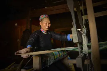 What are the customs and habits of the Zhuang nationality?3