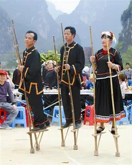 What are the customs and habits of the Zhuang nationality?5