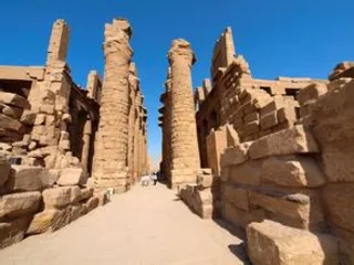 Ancient Egyptian pyramids and sphinxes and temples3