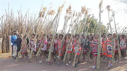 Hundreds of thousands of unmarried girls in Africa topless and topless participate in the Reed Festival in Eswatini to run for Princess