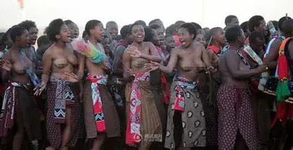 Hundreds of thousands of unmarried girls in Africa topless and topless participate in the Reed Festival in Eswatini to run for Princess2