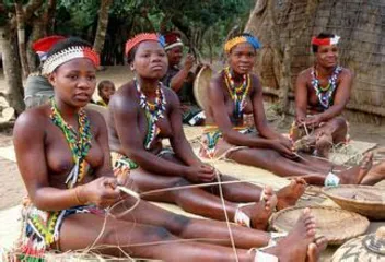A unique custom of the Zulu people in Africa--a young girl verifies a virgin and receives a "virgin certificate"2