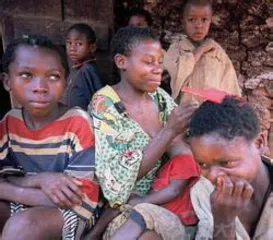 African funny folk customs take three hours to comb their hair at a time