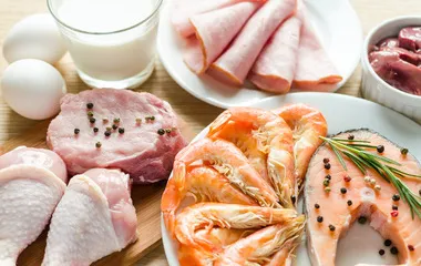 A delicious diet meal with hot noodles and steamed dumplings18
