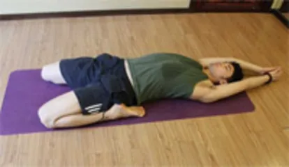 Detailed explanation of lying hero yoga movements (photo)