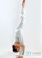 Yoga poses: One-legged balance pose2