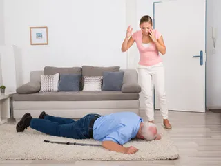 Home fitness yoga relieves indigestion symptoms (picture)2