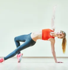 Five-style office yoga twists the spine and protects health2