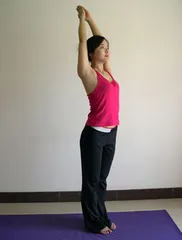 Coach demonstrates weight loss yoga to quickly reduce body weight (picture)1
