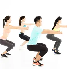 Take ta to practice double yoga on Valentine's Day and enjoy being sweet and thin