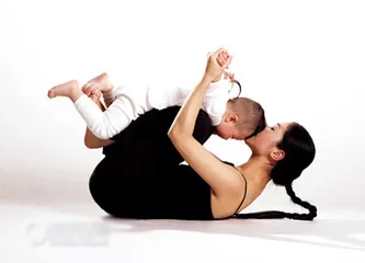 Do weight loss yoga with your baby, love your baby and love yourself (photo)2