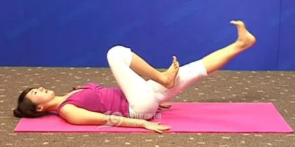 Ten minutes of yoga before going to bed to practice your devil figure3