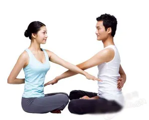 Beautiful and beautiful yoga couple enjoys a good time on May Day (photo)3