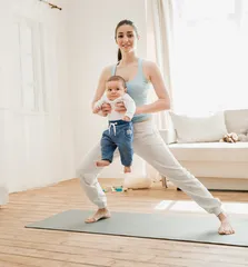 Side triangle stretching slimming yoga for slimming the lower body (picture)