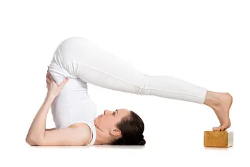 The upper leg stretching yoga movement has obvious effect on reducing stomach (picture)5