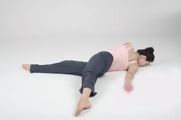 Stomach reduction yoga is fast and effective (picture)3
