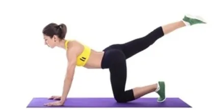 How to easily practice a slim figure with four moves on a yoga ball1