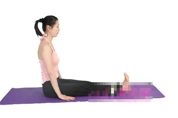 Chiropractic yoga movements correct the spine and reduce the belly (picture)