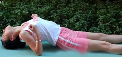 Two styles of face-lifting yoga drive away double chins (picture)5