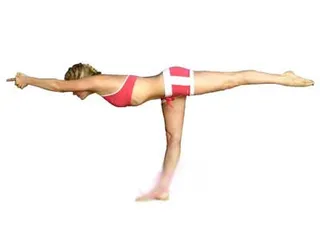 Four-style weight loss yoga effectively creates a charming back (Photo)