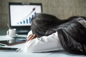 Women who often work overtime are prone to gain weight, and have earlier and fewer dinners2