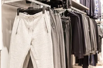 No matter how tired office workers are, they must have the awareness to lose weight